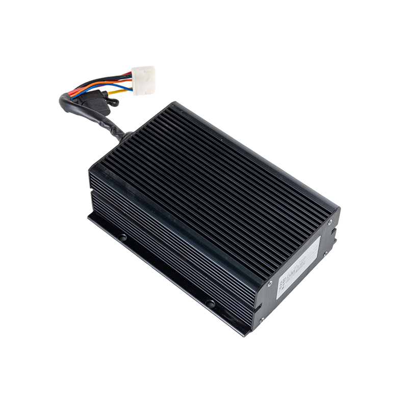 Kecekapan Tinggi Output Stabil IP65 Tahan Habuk Tahan Minyak DC48V Input Lebar Kenderaan Forklift Modul Langkah Turun Voltan DC-DC